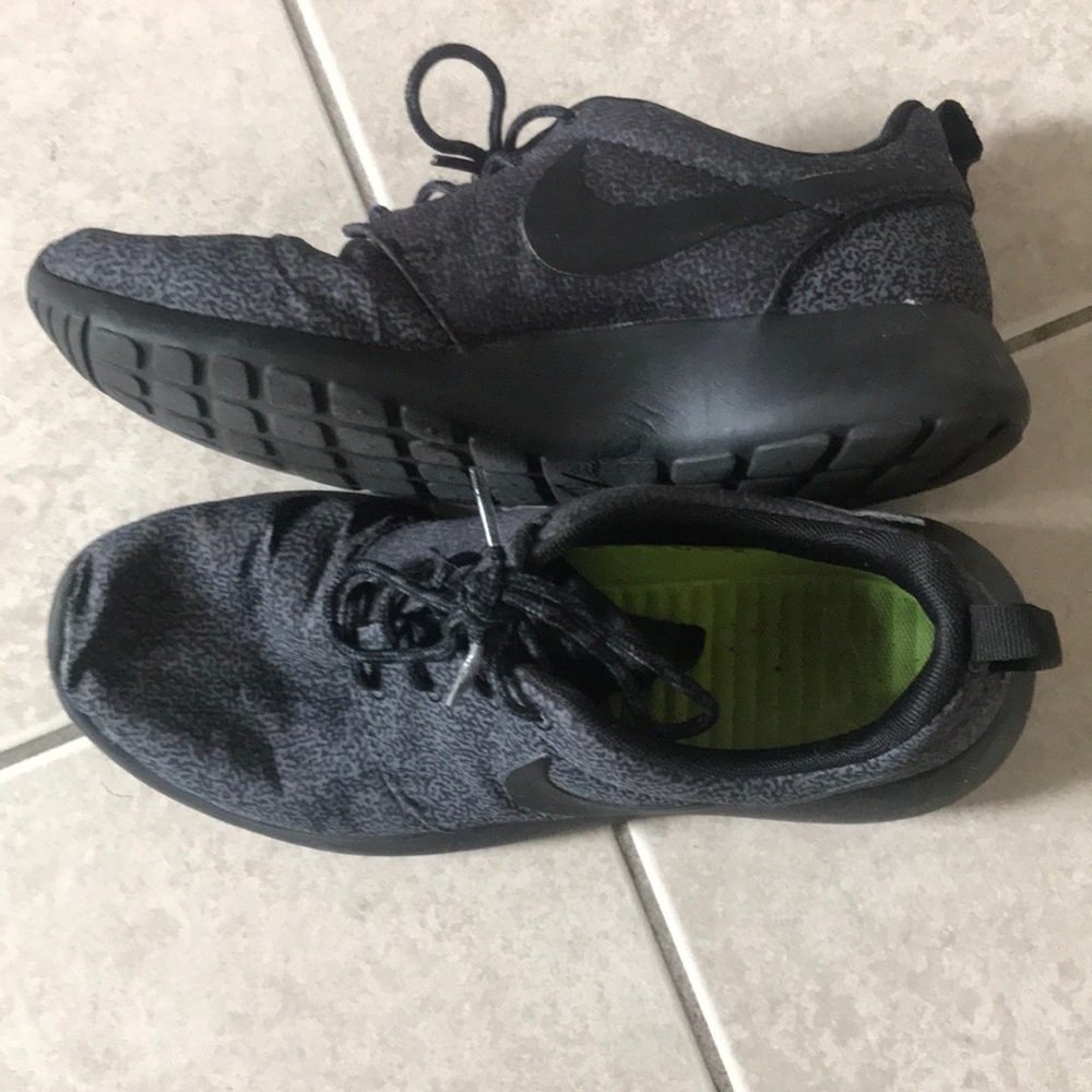 RARE Nike Roshe Run 7.5